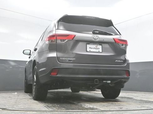 Used 2019 Toyota Highlander XLE image 32