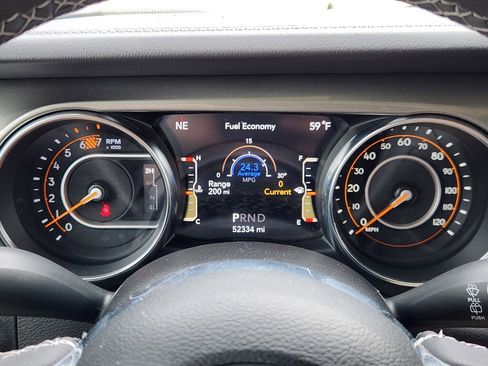 Used 2023 Jeep Wrangler Sahara AWD/4WD image 15