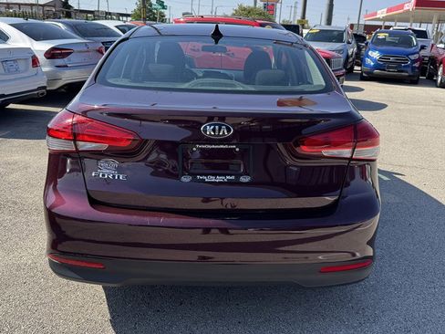 Used 2017 Kia Forte LX FWD image 7