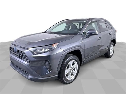 Used 2021 Toyota RAV4 LE image 1