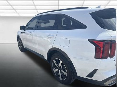 Used 2023 Kia Sorento S FWD image 3