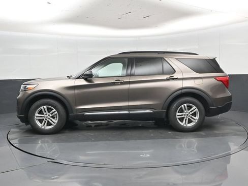 Used 2021 Ford Explorer XLT w/ Equipment Group 202A AWD/4WD image 34