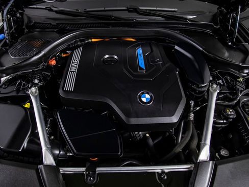 Used 2023 BMW 530e w/ Executive Package image 37