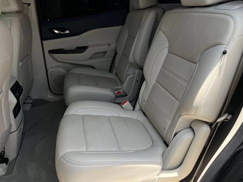 Used 2021 GMC Acadia Denali w/ Denali Technology Package FWD image 15