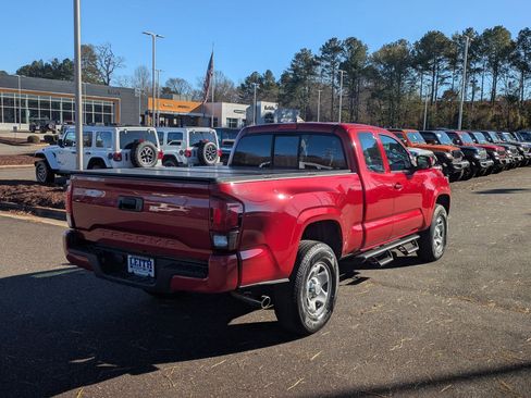 Used 2018 Toyota Tacoma SR image 5