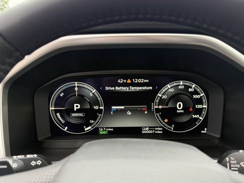 Used 2025 Mitsubishi Outlander SEL image 13