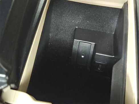 Used 2013 Mercedes-Benz C 250 Sedan image 33