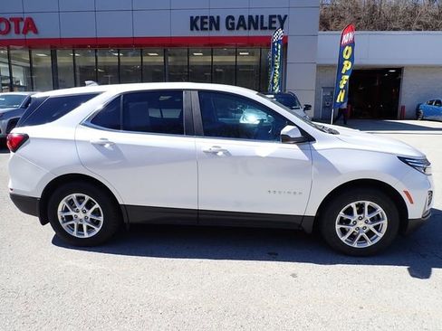 Used 2022 Chevrolet Equinox LT image 2