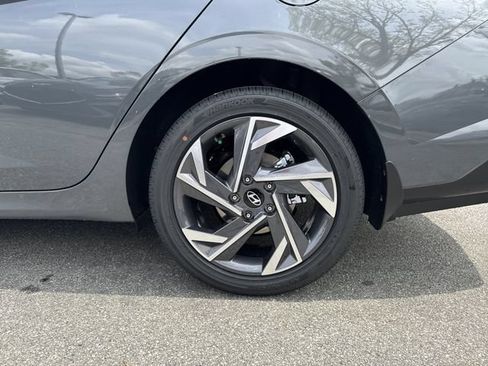 New 2026 Hyundai Elantra Limited FWD image 21