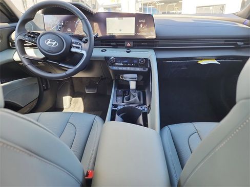 New 2025 Hyundai Elantra Limited image 12