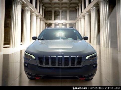 Used 2019 Jeep Cherokee Trailhawk w/ Cold Weather Group AWD/4WD image 9