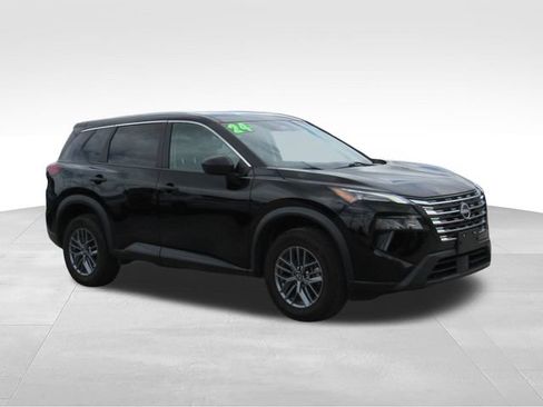 Used 2024 Nissan Rogue S AWD/4WD image 2