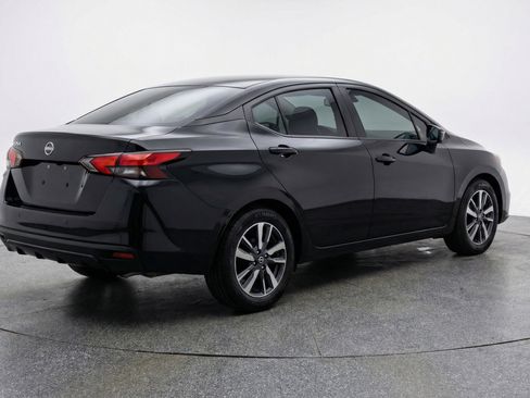 Used 2025 Nissan Versa SV image 9