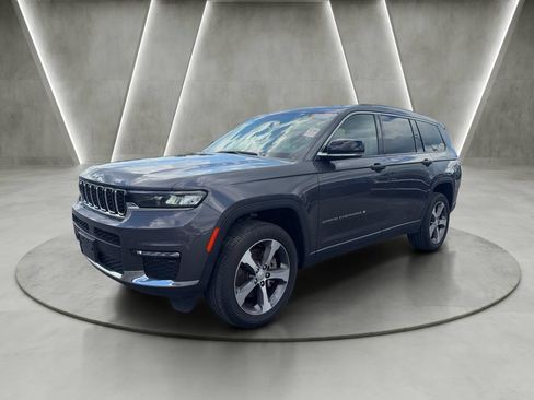 Used 2023 Jeep Grand Cherokee L Limited AWD/4WD image 3