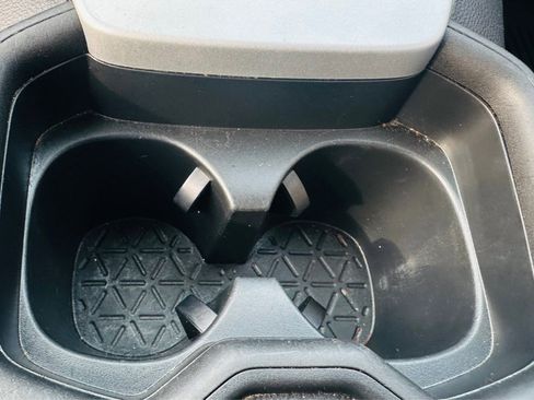 Used 2021 Toyota RAV4 LE image 18