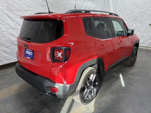 Used 2021 Jeep Renegade Latitude AWD/4WD image 4