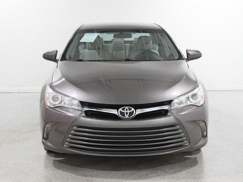 Used 2017 Toyota Camry XLE image 2