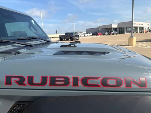 Used 2024 Jeep Gladiator Rubicon w/ Safety Group AWD/4WD image 3
