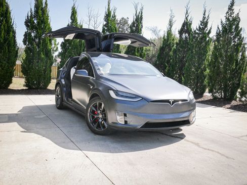 Used 2021 Tesla Model X Long Range image 2