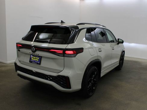 New 2026 Volkswagen Tiguan SE R-Line FWD image 5