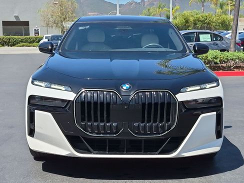 Used 2024 BMW 760i xDrive w/ Executive Package AWD/4WD image 3
