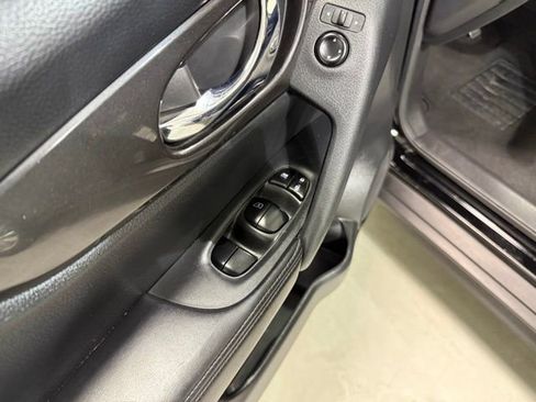 Used 2020 Nissan Rogue SV image 12