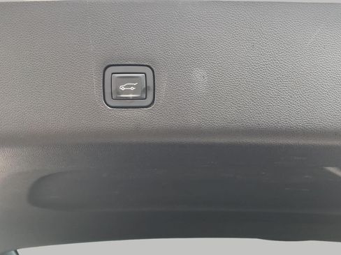 Certified 2018 Chevrolet Traverse Premier w/ LPO, Floor Liner Package AWD/4WD image 32