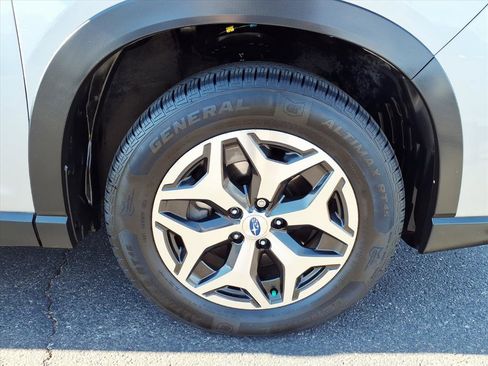 Used 2020 Subaru Forester Premium image 9