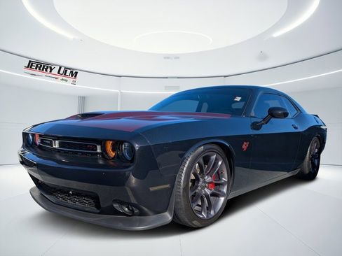 Used 2015 Dodge Challenger R/T Scat Pack w/ Leather Interior Group image 5