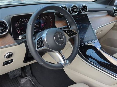 Used 2024 Mercedes-Benz GLC 300 4MATIC image 9