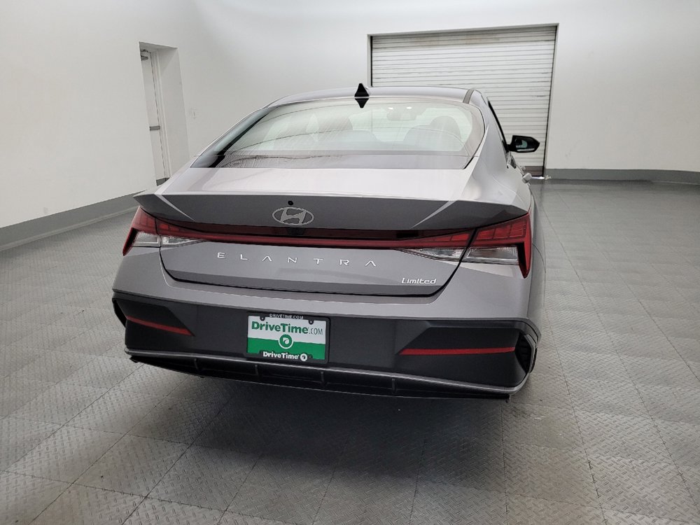 Used 2025 Hyundai Elantra Limited FWD image 7