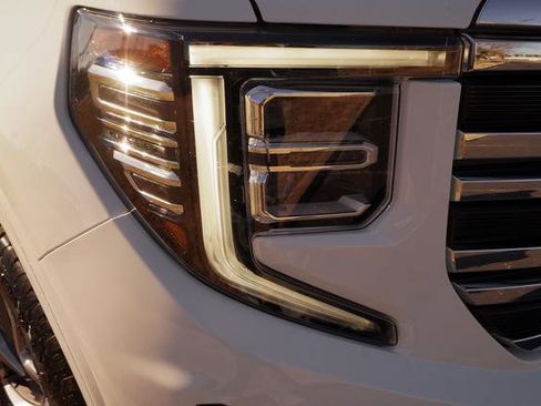 Used 2025 GMC Sierra 1500 SLT w/ SLT Premium Plus Package image 37