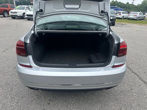 Used 2018 Volkswagen Passat 3.6 SEL Premium FWD image 10