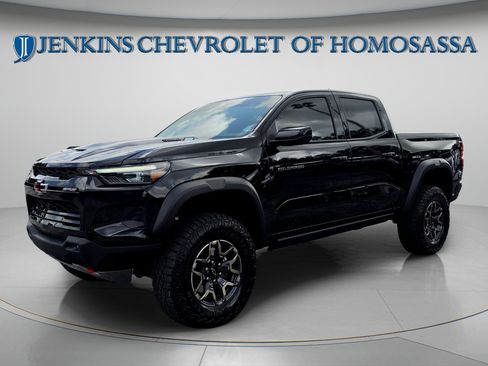 Used 2025 Chevrolet Colorado ZR2 w/ Technology Package AWD/4WD image 11