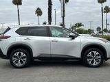 Used 2023 Nissan Rogue SV image 3