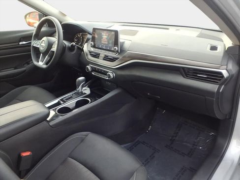 Used 2024 Nissan Altima 2.5 SV image 19