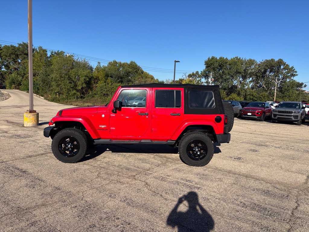 Used 2015 Jeep Wrangler Unlimited Sahara w/ Connectivity Group AWD/4WD image 2