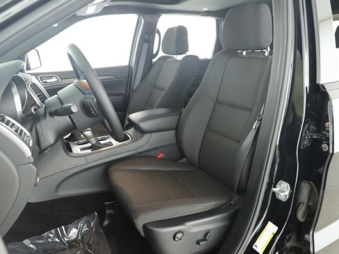 Used 2019 Jeep Grand Cherokee Laredo image 12