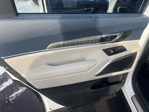 Used 2023 Kia Telluride SX Prestige image 11