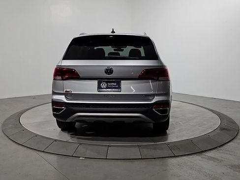 Certified 2022 Volkswagen Taos SEL image 5