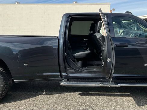Used 2019 RAM 3500 Tradesman w/ Chrome Appearance Group image 31