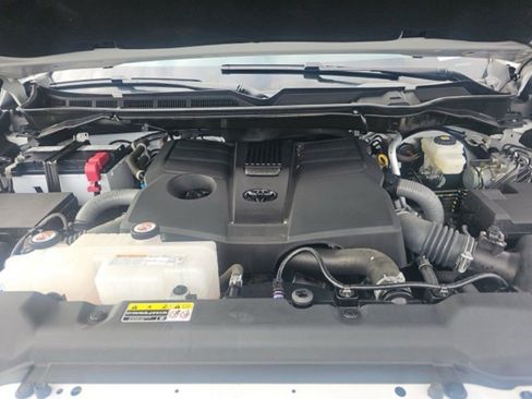 Used 2023 Toyota Tundra SR5 w/ SR5 Convenience Package AWD/4WD image 17