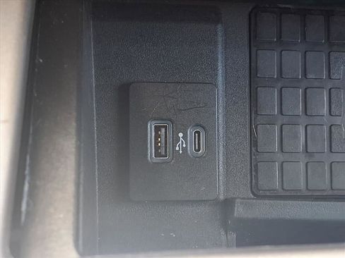 Used 2022 Ford F250 Lariat w/ Black Appearance Package image 8