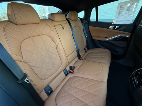 Used 2026 BMW X6 M60i w/ Climate Comfort Package image 30
