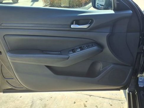 Used 2025 Nissan Altima 2.5 SV image 12