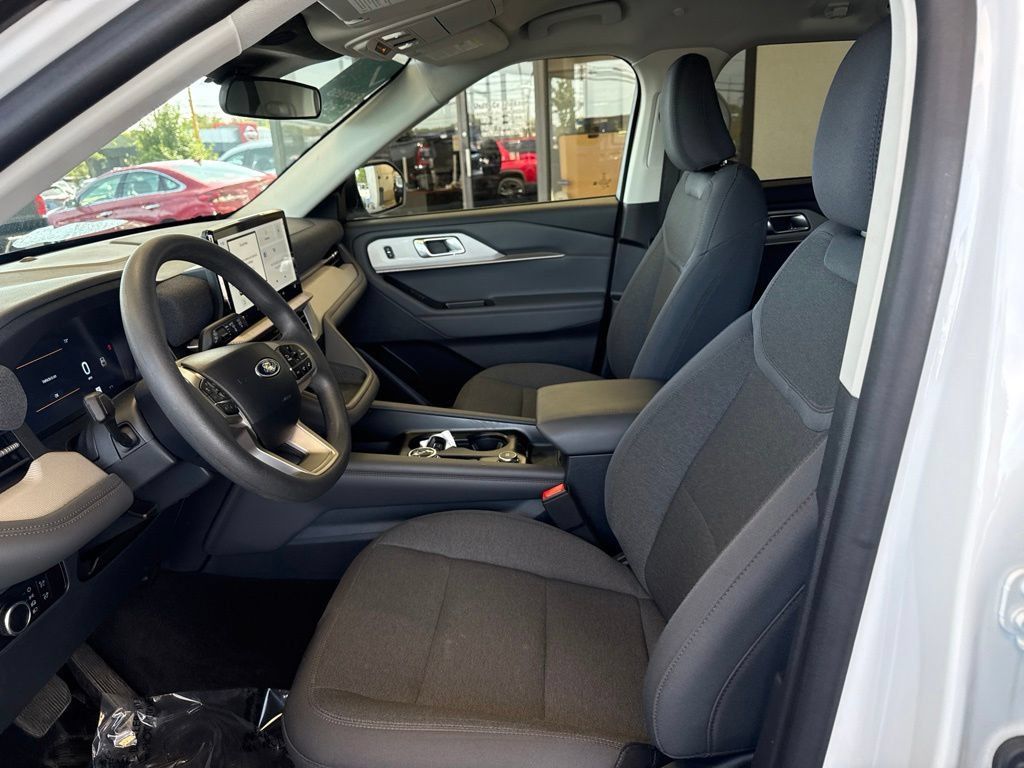 Used 2026 Ford Explorer Active AWD/4WD image 12