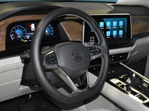 New 2026 Volkswagen Atlas SE image 2