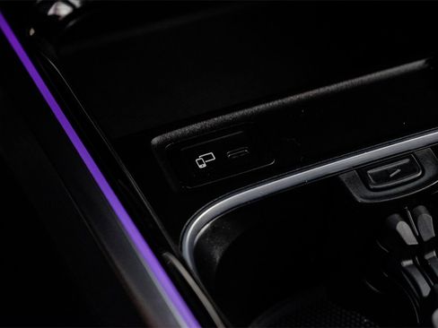 Used 2020 Mercedes-Benz GLB 250 w/ Premium Package image 28