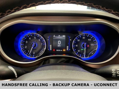 Used 2018 Chrysler Pacifica Touring-L FWD image 13