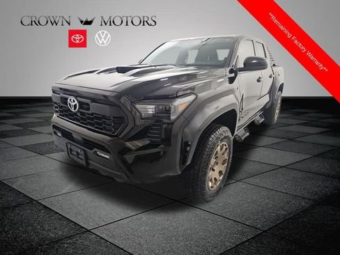 Used 2025 Toyota Tacoma TRD Sport image 3